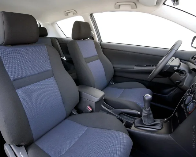 Toyota Corolla 2000 (Тойота Королла) хэтчбек — 13