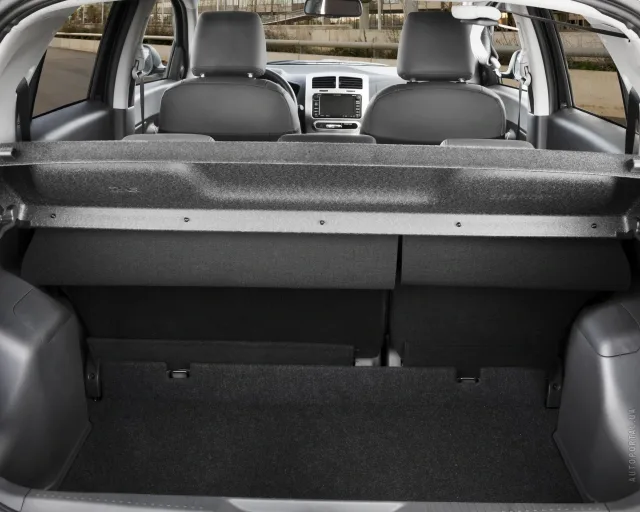 Toyota Urban Cruiser crossover — 13