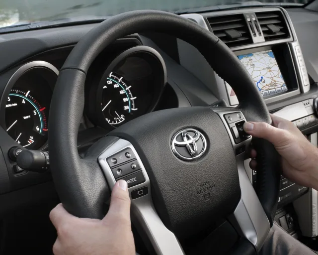 Toyota Land Cruiser Prado 2010 позашляховик — 25