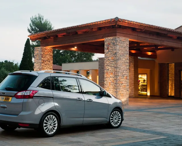 Ford Grand C-MAX 1.6 MT Trend — 16