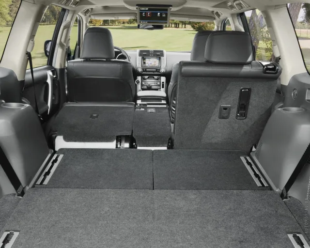 Toyota Land Cruiser Prado 2010 позашляховик — 11