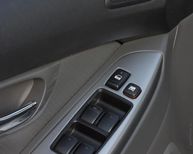 Toyota Land Cruiser Prado 120 SUV — 2