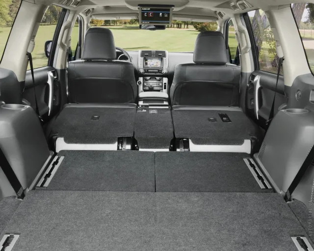Toyota Land Cruiser Prado 2010 позашляховик — 8
