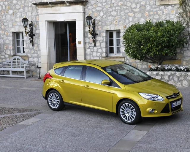 Ford Focus 1.0 Ecoboost MT Trend Plus — 23