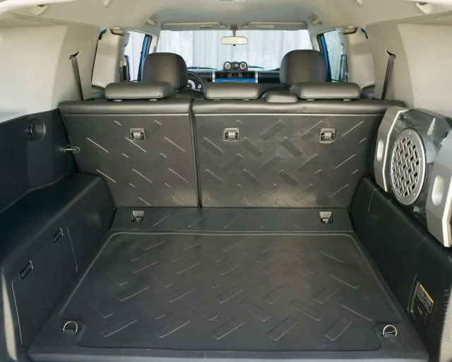 Toyota FJ Cruiser SUV — 5