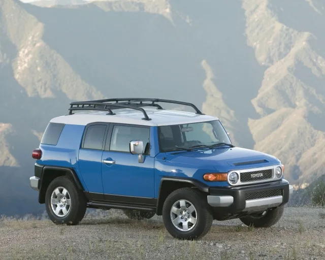 Toyota FJ Cruiser SUV — 21