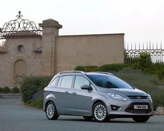 Ford Grand C-MAX 1.6 MT Trend — 15