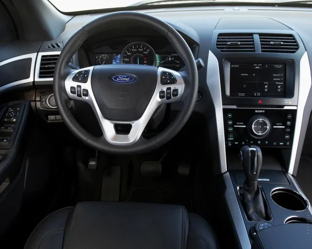 Ford Explorer 3.5 AT — 17
