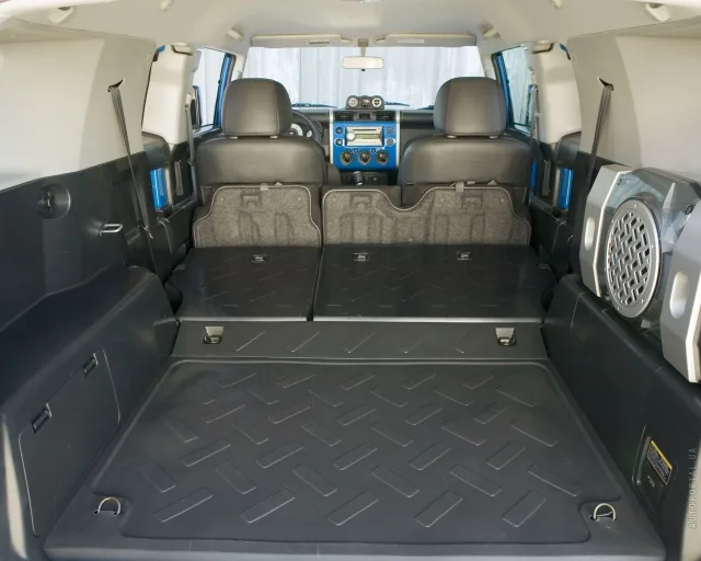 Toyota FJ Cruiser SUV — 7