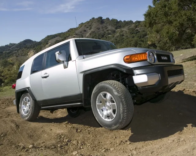 Toyota FJ Cruiser SUV — 22