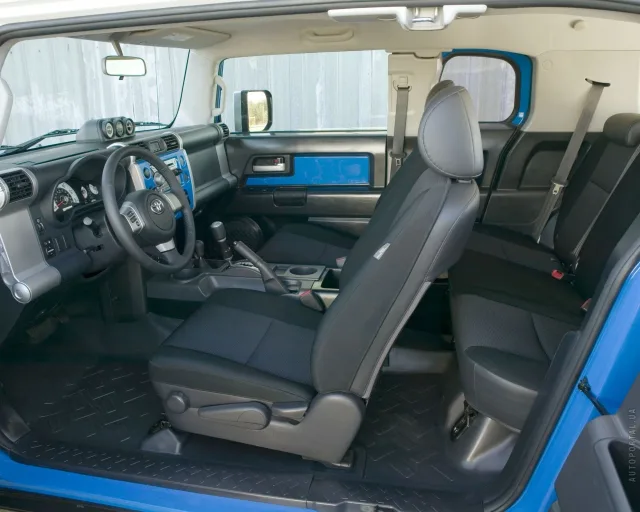Toyota FJ Cruiser SUV — 15