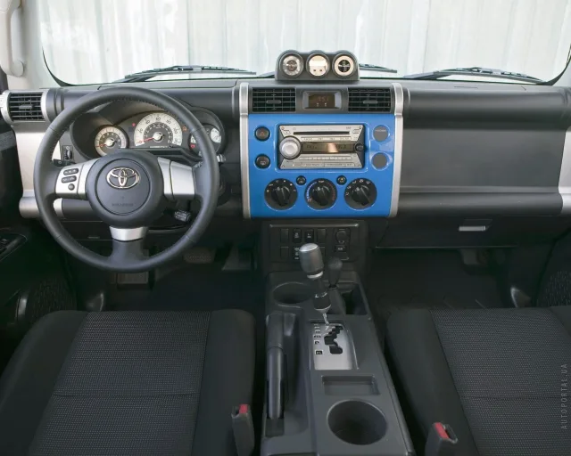Toyota FJ Cruiser SUV — 12
