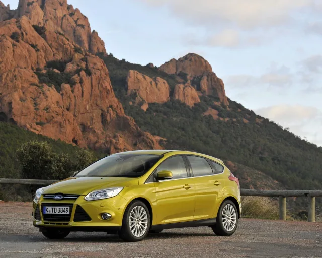 Ford Focus 1.0 Ecoboost MT Trend Plus — 22