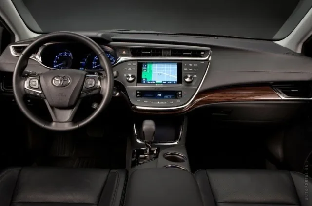 Toyota Avalon 2012 седан — 4