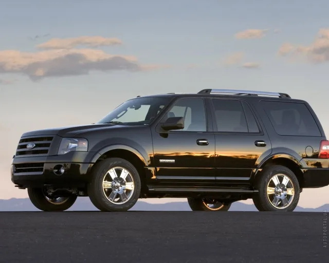 Ford Expedition позашляховик — 24