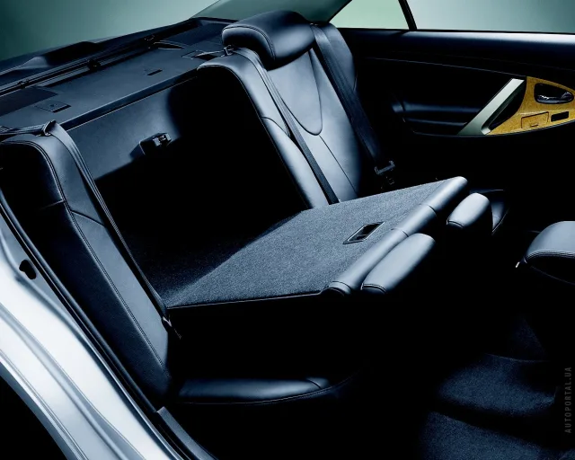 Toyota Camry 2005 sedan — 8