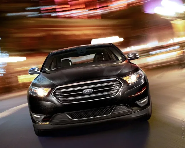 Ford Taurus седан — 7