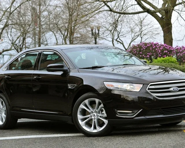 Ford Taurus седан — 15