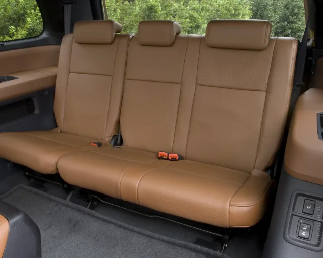 Toyota Sequoia позашляховик — 8