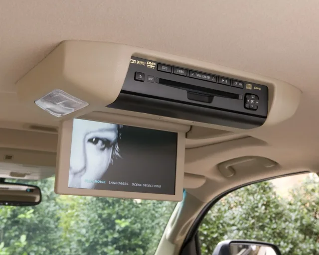 Toyota Sequoia позашляховик — 16