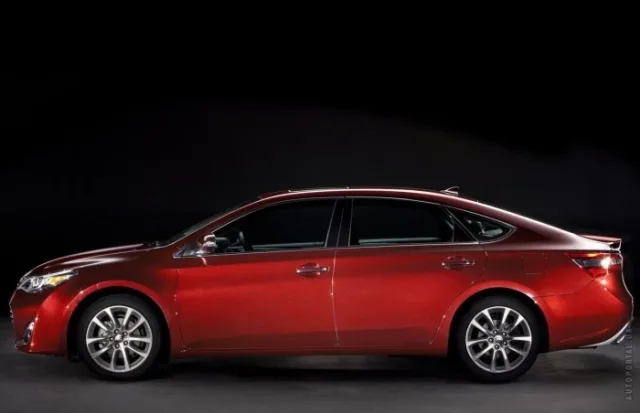 Toyota Avalon 2012 седан — 6