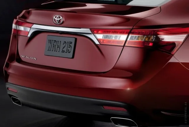 Toyota Avalon 2012 седан — 11