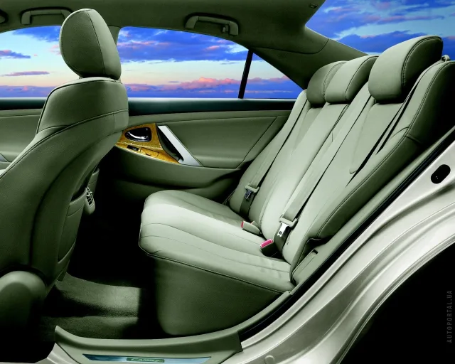 Toyota Camry 2005 sedan — 9
