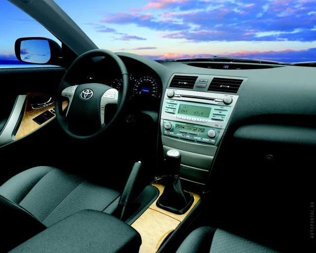 Toyota Camry 2005 sedan — 2