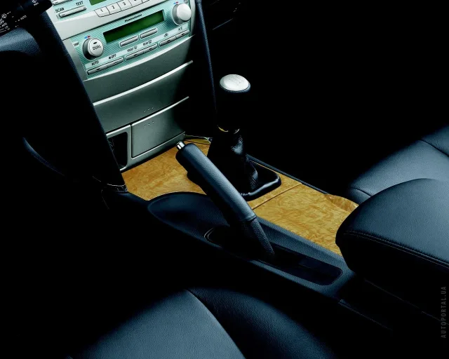 Toyota Camry 2005 sedan — 17