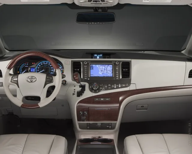 Toyota Sienna мінівен — 11