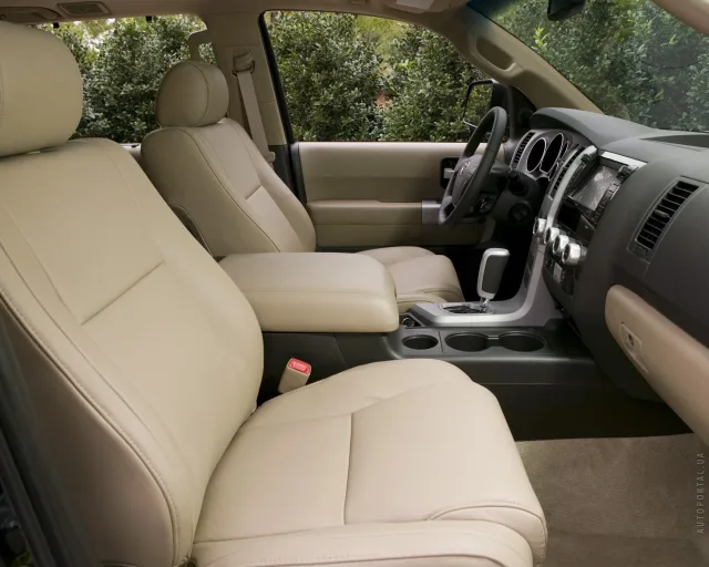 Toyota Sequoia позашляховик — 10