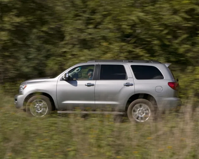 Toyota Sequoia позашляховик — 25