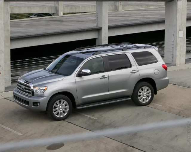 Toyota Sequoia позашляховик — 18
