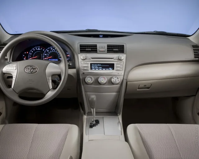 Toyota Camry 2.4 MT Comfort — 2