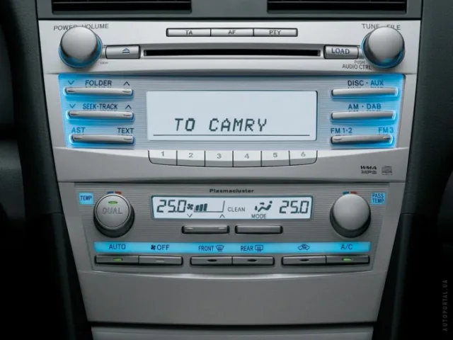 Toyota Camry 2.4 MT Comfort — 10