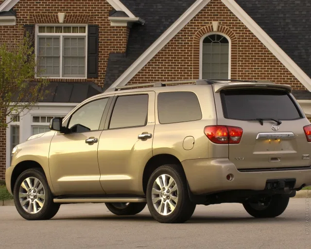 Toyota Sequoia позашляховик — 23