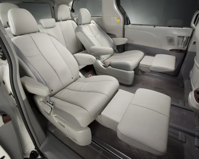 Toyota Sienna мінівен — 5