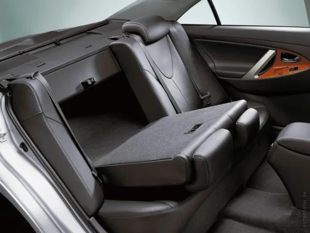 Toyota Camry 2.4 MT Comfort — 3