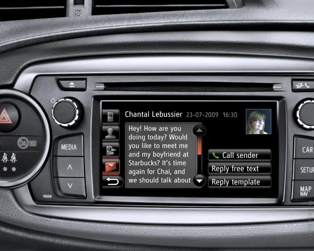 Toyota Yaris 2012 хетчбек — 3