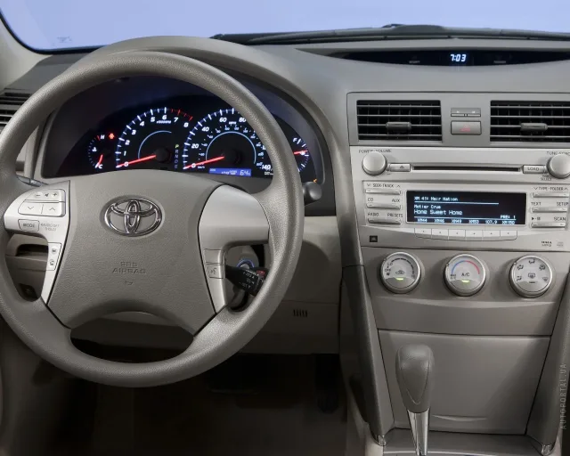 Toyota Camry 2.4 MT Comfort — 9