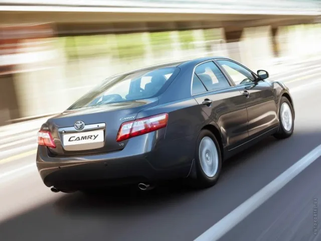 Toyota Camry 2.4 MT Comfort — 17