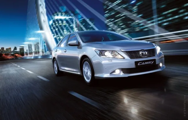 Toyota Camry 2012 седан — 11