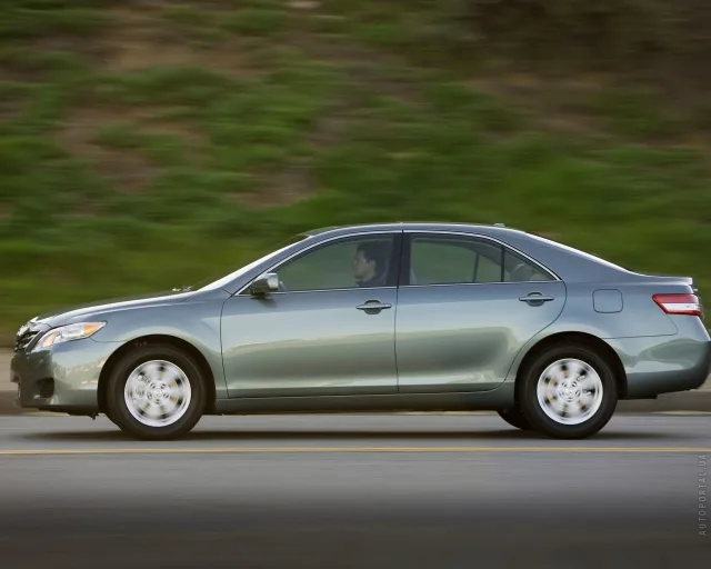 Toyota Camry 2.4 MT Comfort — 25