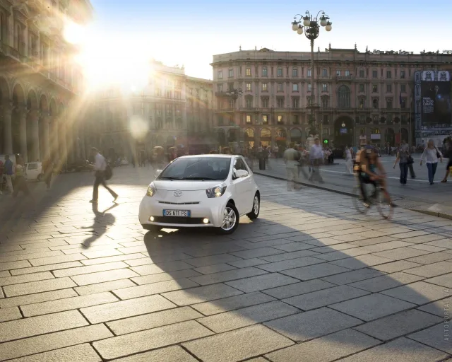 Toyota iQ хетчбек — 16