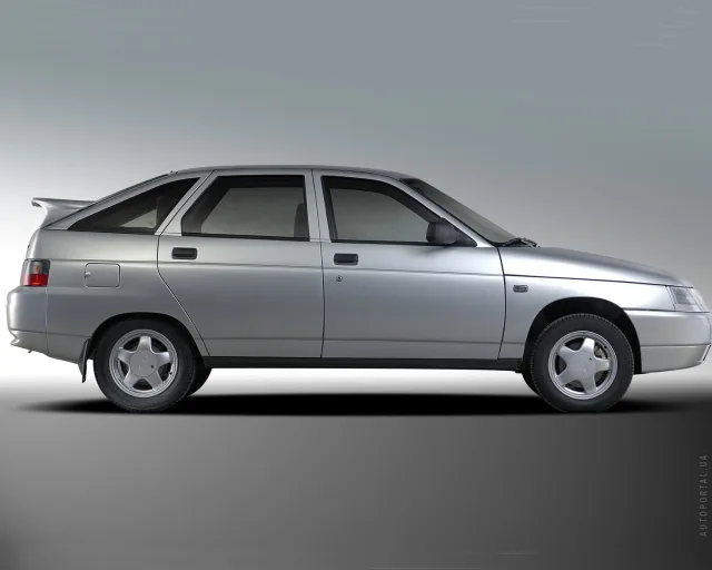 Lada 2112 хетчбек — 8