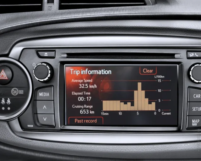 Toyota Yaris 2012 хетчбек — 20