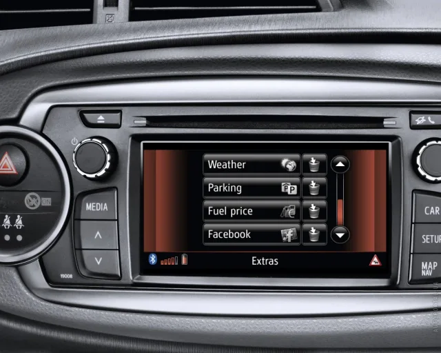 Toyota Yaris 2012 хетчбек — 5