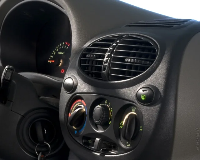 Lada Kalina 1119 хетчбек — 4