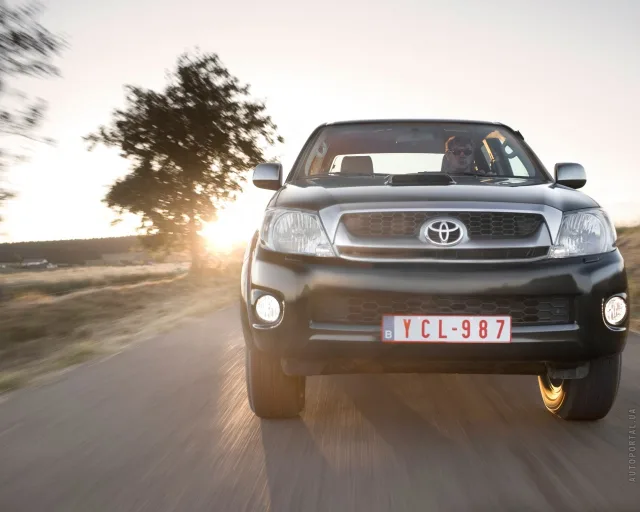 Toyota Hilux 2005 pickup — 13