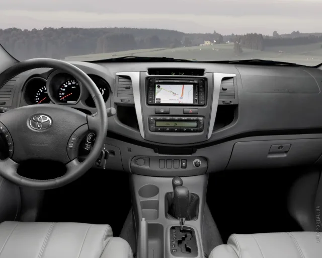 Toyota Hilux 2005 pickup — 3